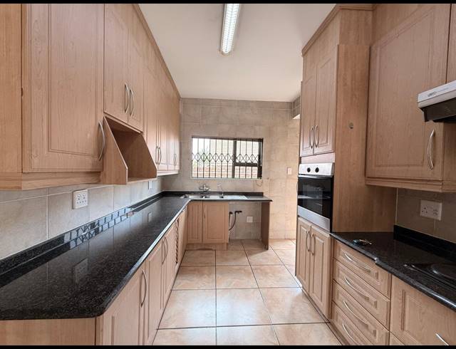 3 BEDROOM APARTMENT TO LET IN HUTTENHEIGHTS